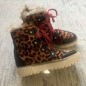 Leopard boots with fur and  laces